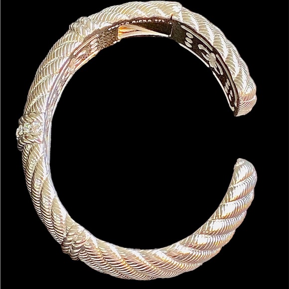 Judith Ripka, sterling silver cuffed hinged bracelet with diamonique sparkle - Picture 4 of 9